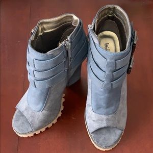 NWIB Navy blue peep toe chunky bootie, size 6.5